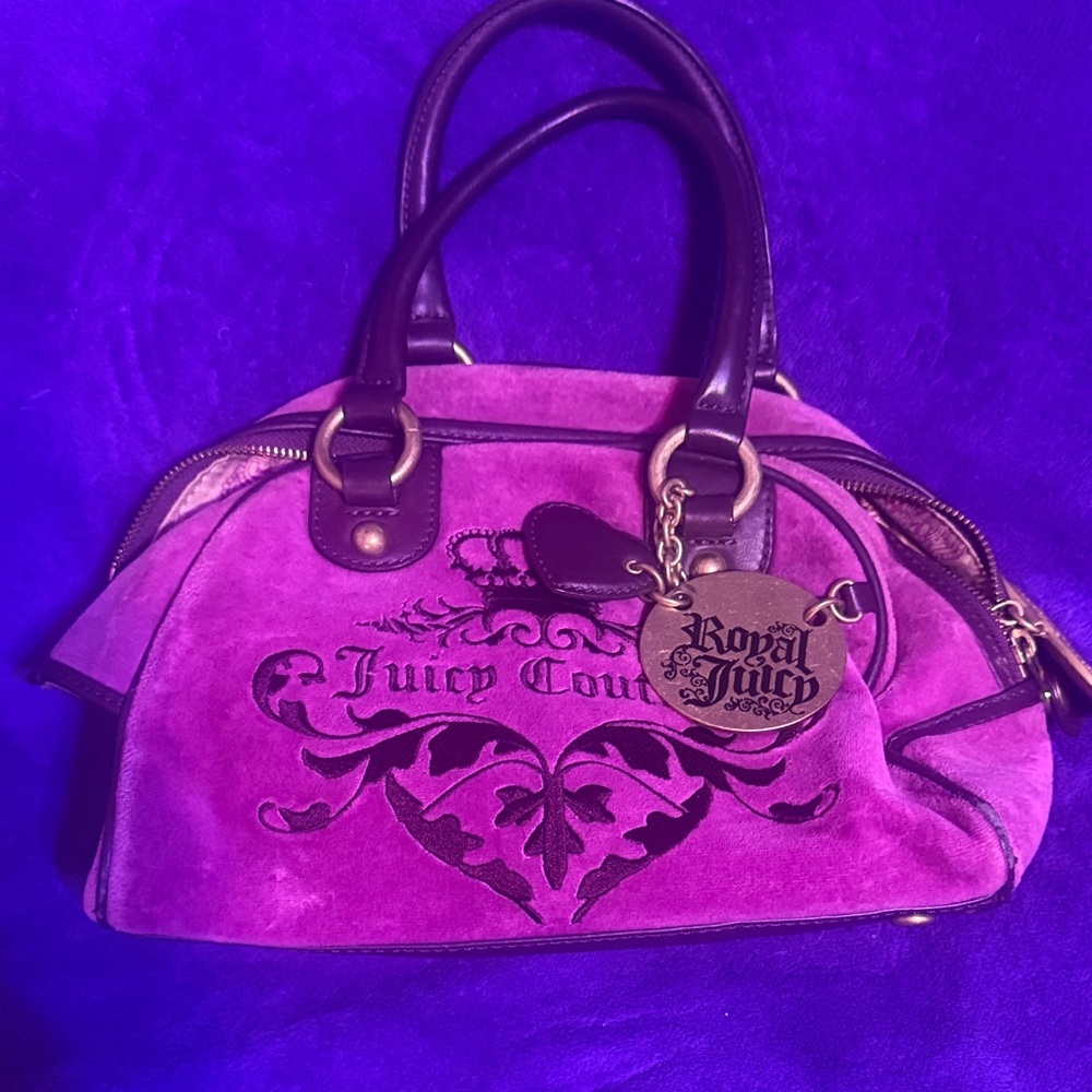 JUiCY COUTURE*Dark Purple VELOUR BABY-BOWLER Bag*with CHARMs & MiRROR-GOLD-iN